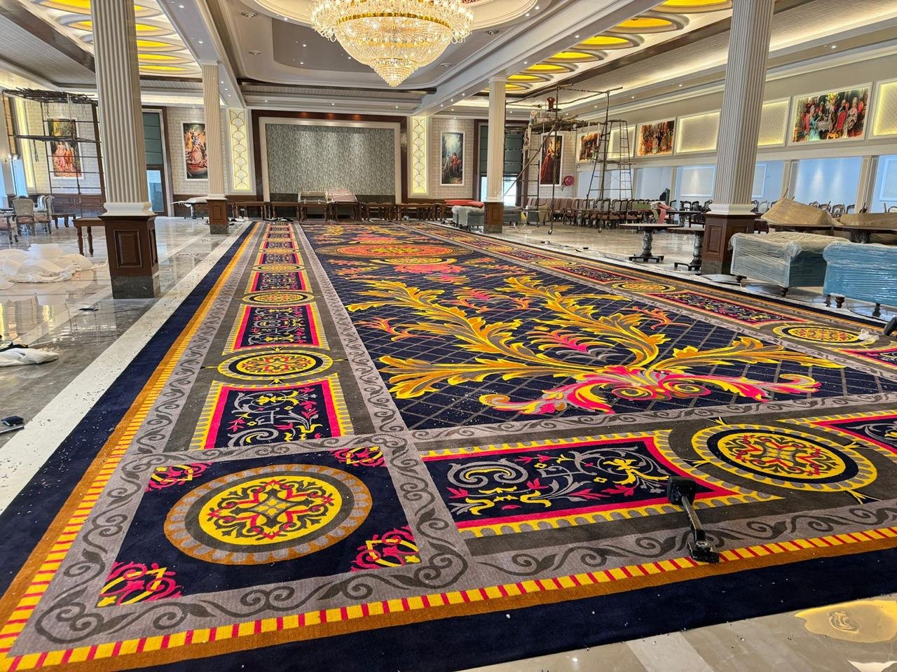 Royal banquet hall carpet installation in Ahmedabad – vibrant custom hand-tufted rug for luxury event spaces